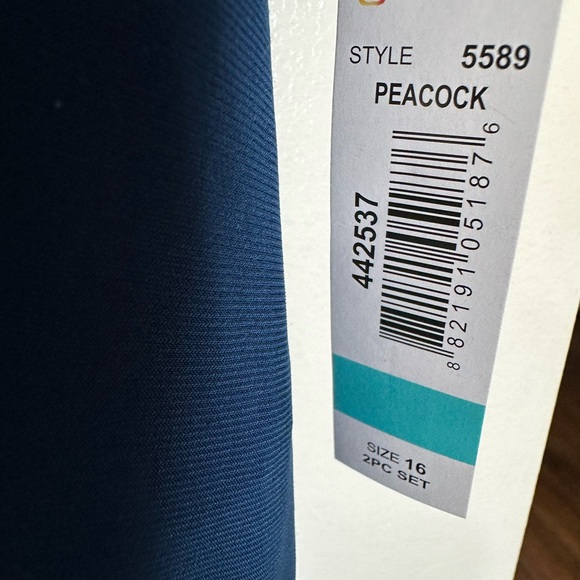 R&M Richard’s 2 piece mother of the bride/groom size 16 in color peacock - Picture 6 of 15